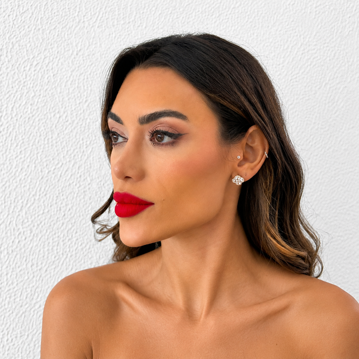 Brinco Folheado a OURO 18K Inspiração Vg Com Zircônia
