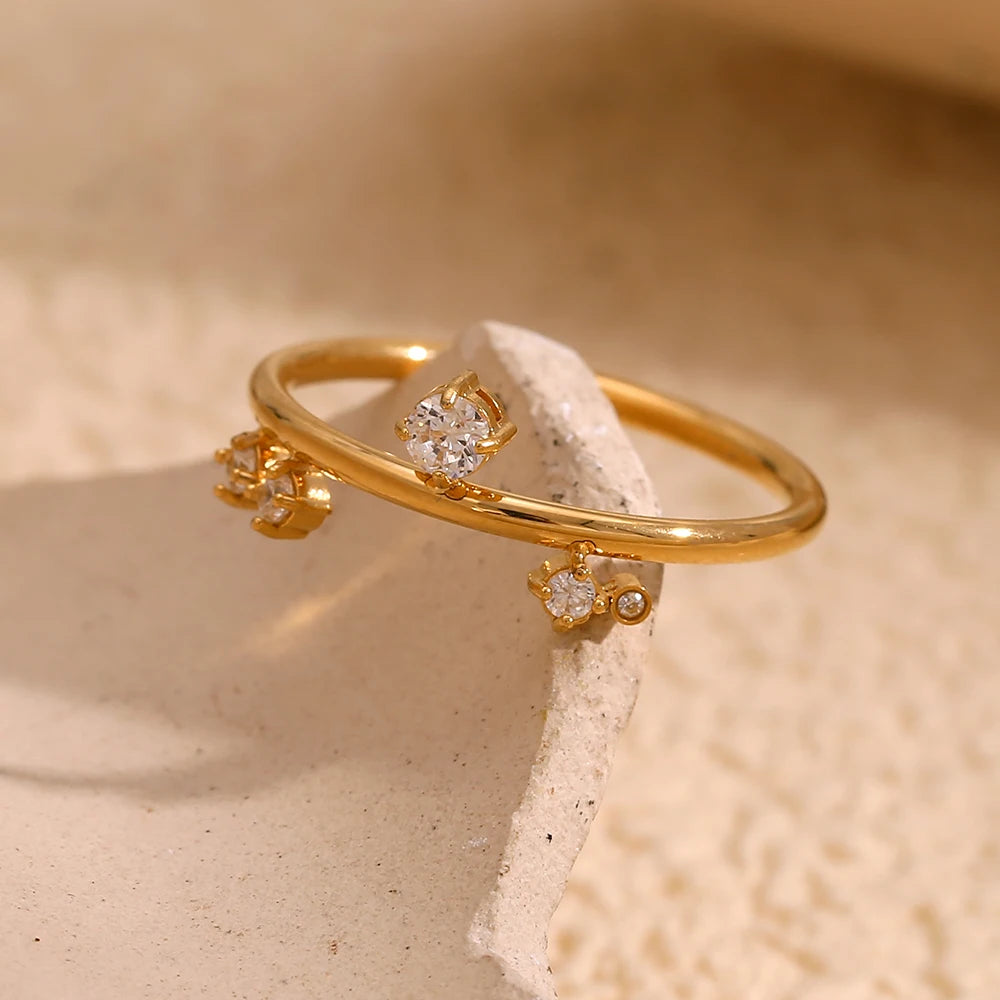 Ebbelle novo anel de coroa de strass branco sem manchas joias de aço inoxidável hipolergênico banhado a ouro 18k para mulheres e meninas