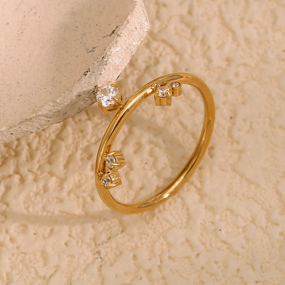 Ebbelle novo anel de coroa de strass branco sem manchas joias de aço inoxidável hipolergênico banhado a ouro 18k para mulheres e meninas