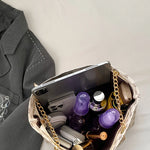 Nova presbiopia bolsa textura de couro macio grande capacidade bolsa feminina com acessórios pendurados bolsa de ombro