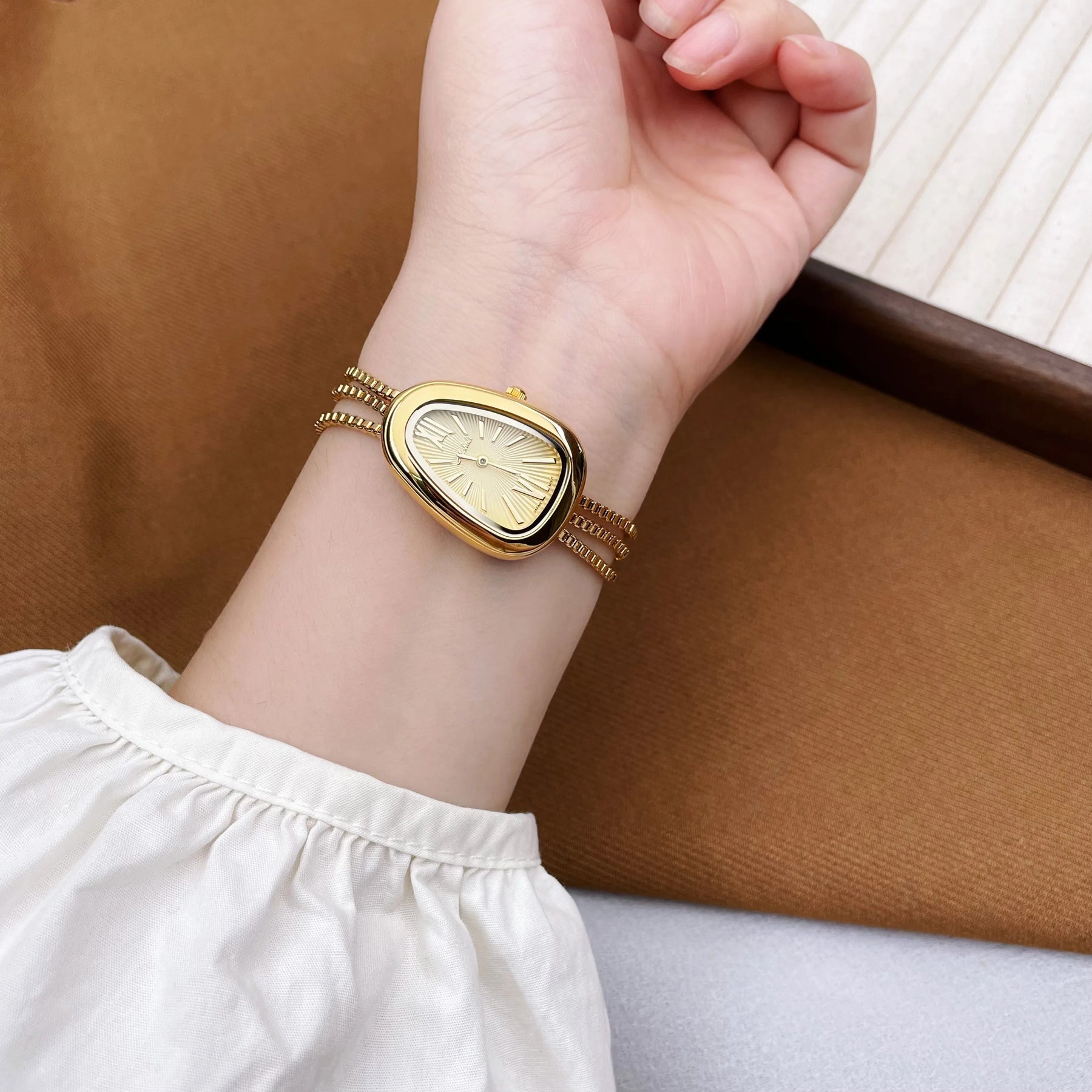 Lumière Élégante — Relógio Feminino de Luxo Simples
