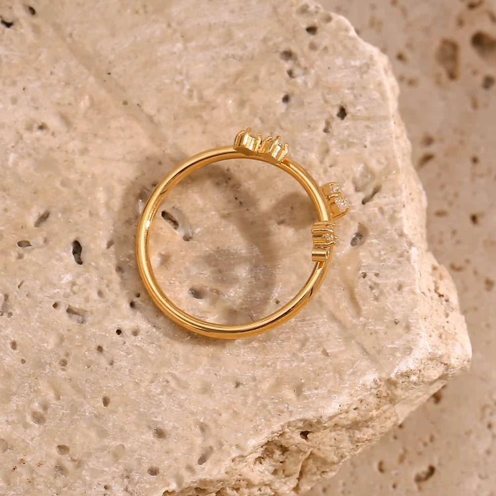 Ebbelle novo anel de coroa de strass branco sem manchas joias de aço inoxidável hipolergênico banhado a ouro 18k para mulheres e meninas