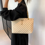 Nova presbiopia bolsa textura de couro macio grande capacidade bolsa feminina com acessórios pendurados bolsa de ombro