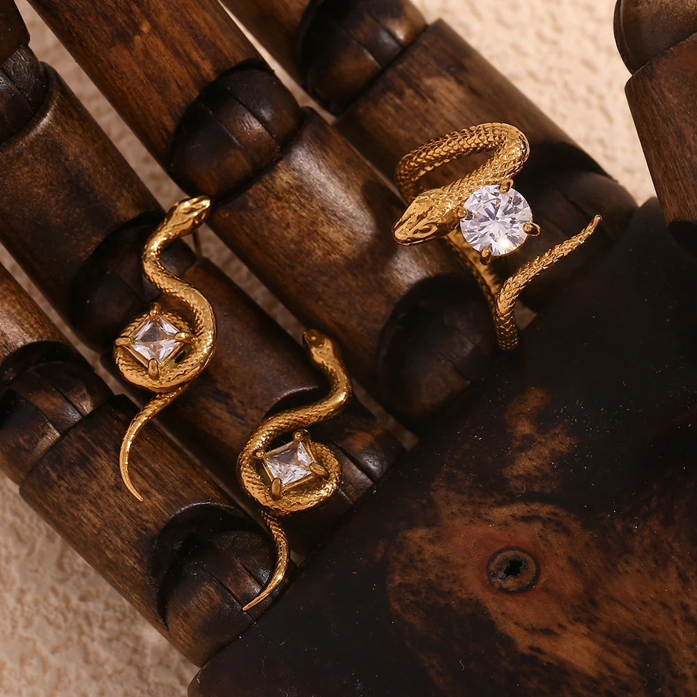 E.B. Belle-Square Zircon Plate Snake Shaped Ring, Decoração Banhada a Ouro 18K, Acessórios de Aço Inoxidável 316L