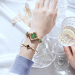 Relógio Feminino Chic Luxo Leve | Estilo Trevo de Quatro Folhas com Inlays de Rubi e Diamantes - Modelo 1834